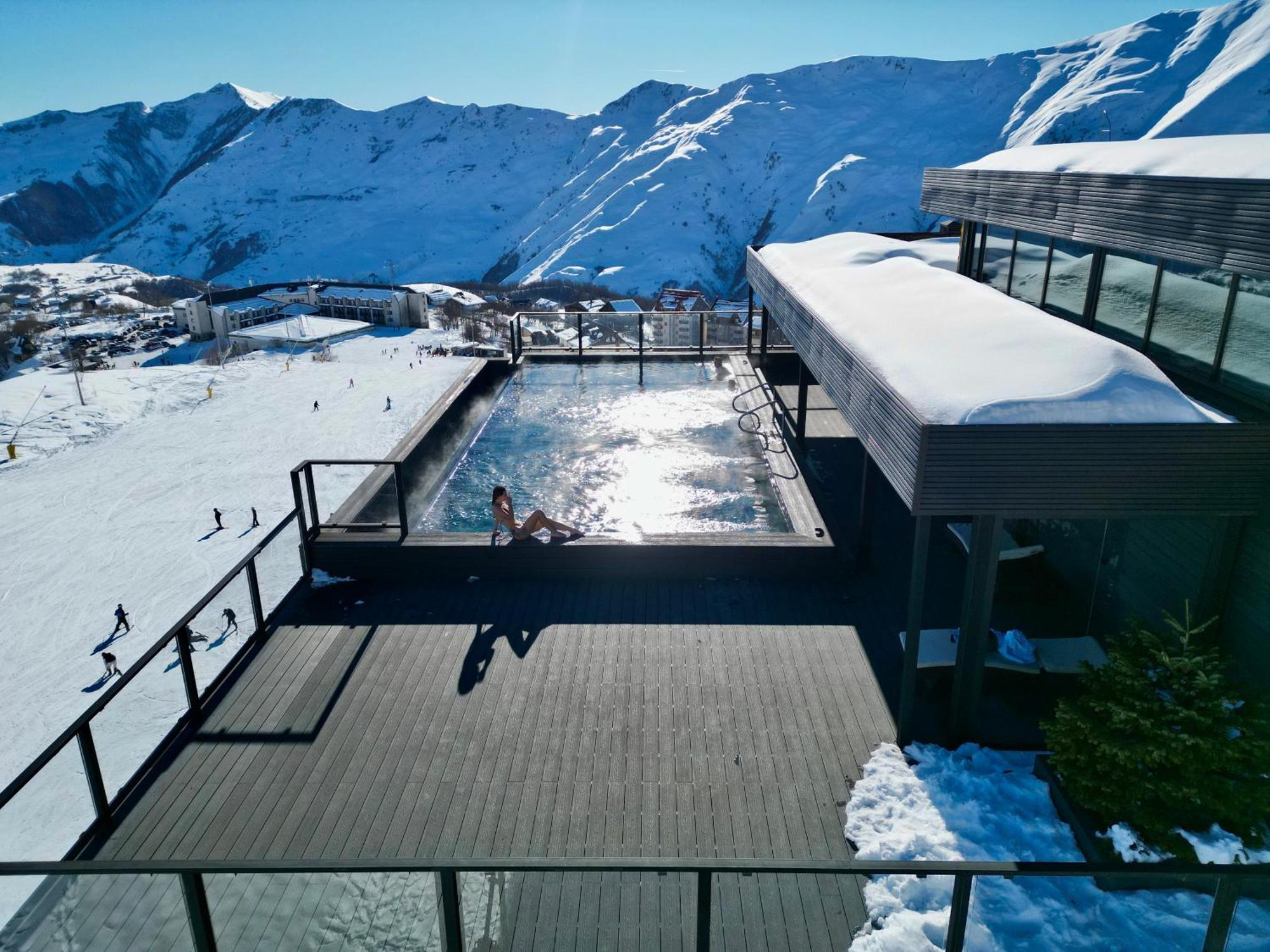Gudauri Loft Hotel Exterior foto The 7132 Summit