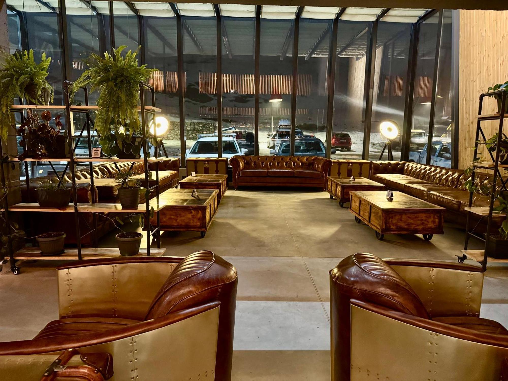 Gudauri Loft Hotel Exterior foto The lobby of the hotel